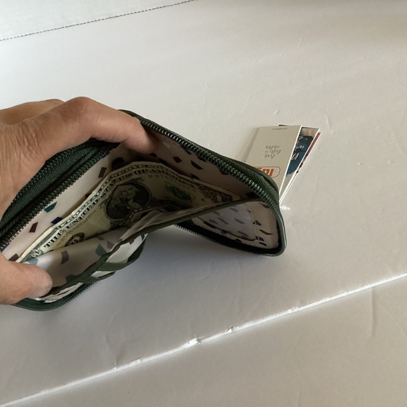 NWT Lug Splits RFID Wallet in Olive Green - Picture 6 of 6